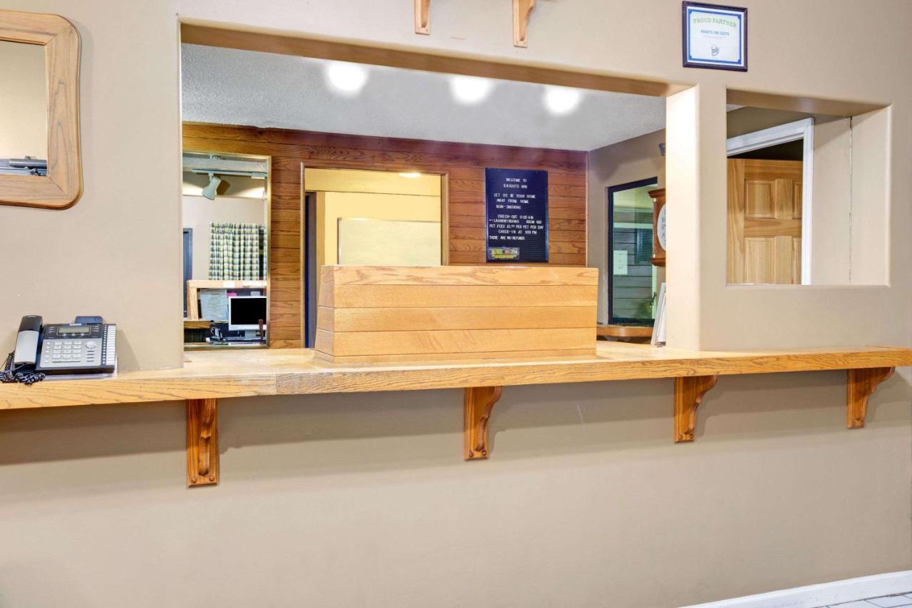 Knights Inn Индианаполис Екстериор снимка